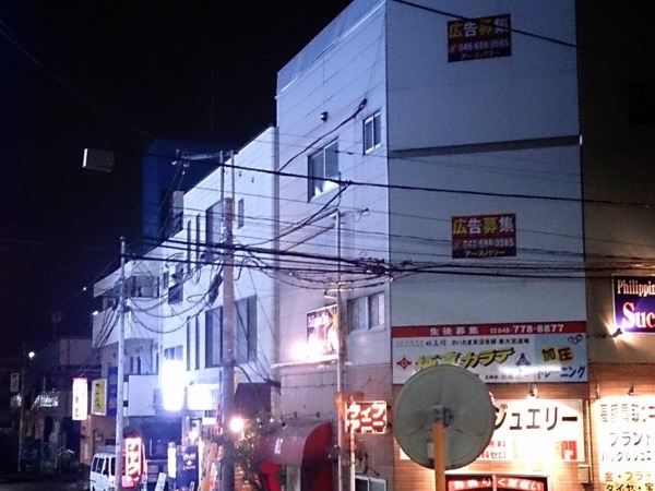 東大宮駅ホーム前貸看板